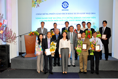 HOSE vinh danh Top 10 công ty chứng khoán thành viên